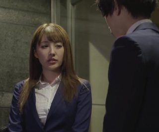 Một đêm tuyệt vời ngủ nhờ nhà sếp nữ